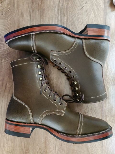 Photo by sasquatch on October 1, 2025 of the Imperium Radical in Horween Olive Waxed Flesh.