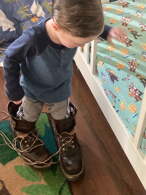 Photo by sigben59 on December 5, 2023 of the Nicks Urban Logger in Horween Brown Waxed Flesh.