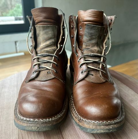 Photo by indigo_footprint on January 1, 2023 of the White's 350 Cruiser in Horween British Tan Chromexcel.