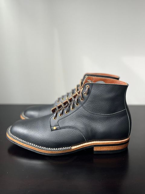 Photo by Harrison on October 1, 2022 of the Østmo Type I in Aarenes Black Chrome Scotchgrain.