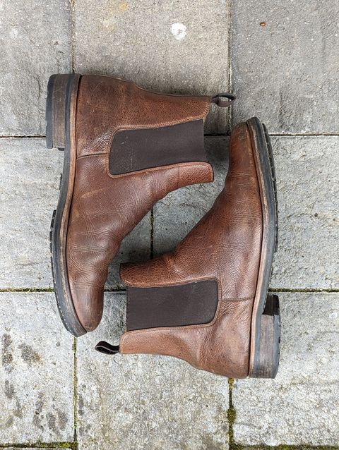Photo by CanardGris on April 6, 2023 of the Mark Albert Chelsea Boot in Unlisted Leather.