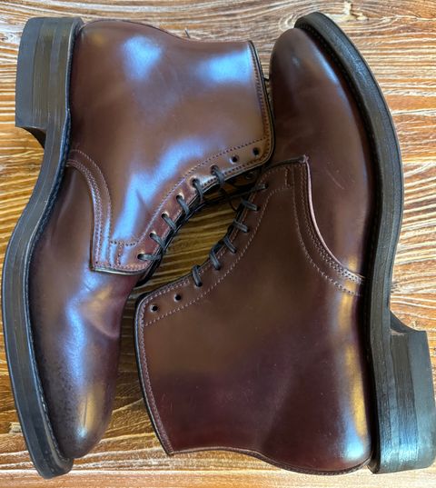 Photo by neerja27 on January 2, 2024 of the Viberg Unknown Model in Horween Color 8 Shell Cordovan.