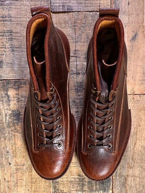 Photo by ChrisoftheW on December 7, 2024 of the Caswell Boot Company Carver in Law Tanning Company Burnt Chiptan Bison.