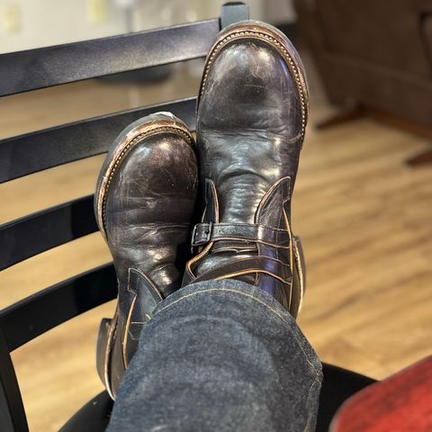 Photo by sthilburn on July 7, 2025 of the Eastman Leather Tanker Boots in Black Horsehide.