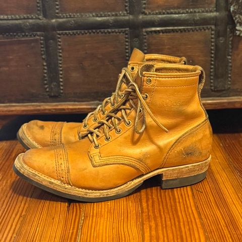 Photo by sthilburn on February 5, 2025 of the Wesco Wesco/x S&S Day Breaker in Horween Natural Essex.