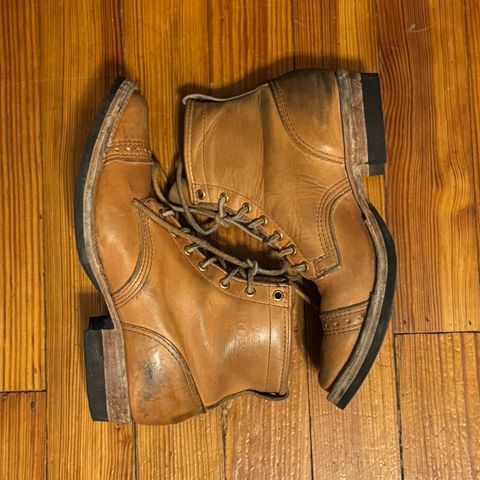 Photo by sthilburn on February 5, 2025 of the Wesco Wesco/x S&S Day Breaker in Horween Natural Essex.