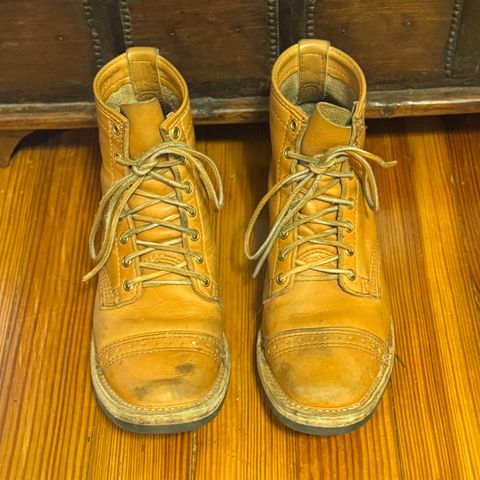 Photo by sthilburn on February 5, 2025 of the Wesco Wesco/x S&S Day Breaker in Horween Natural Essex.