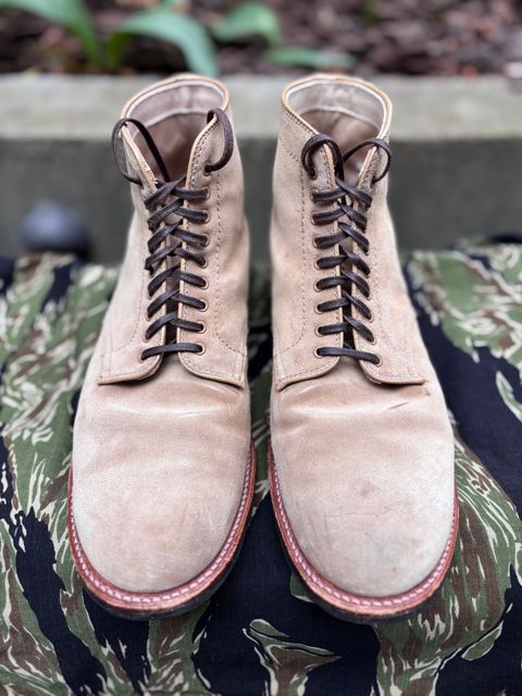 Photo by Way2Jeff on April 5, 2025 of the Alden x Brogue Boondocker Boot in Tan Suede.