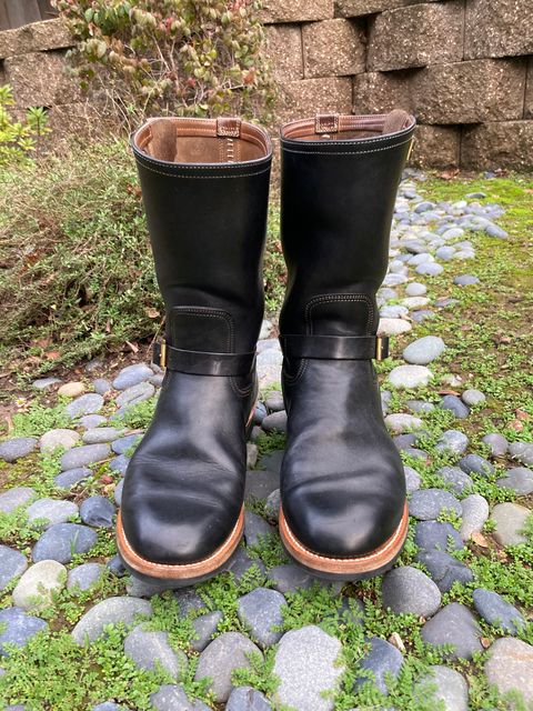 Photo by boogieshafer on January 7, 2023 of the Motor Engineer Boots in Black Hand-Dyed Italian Horsebutt.