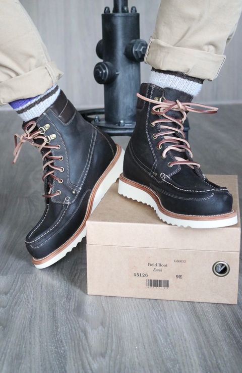 Photo by Swing077 on October 4, 2022 of the Grant Stone Field Boot in C.F. Stead Earth Waxy Commander Suede.