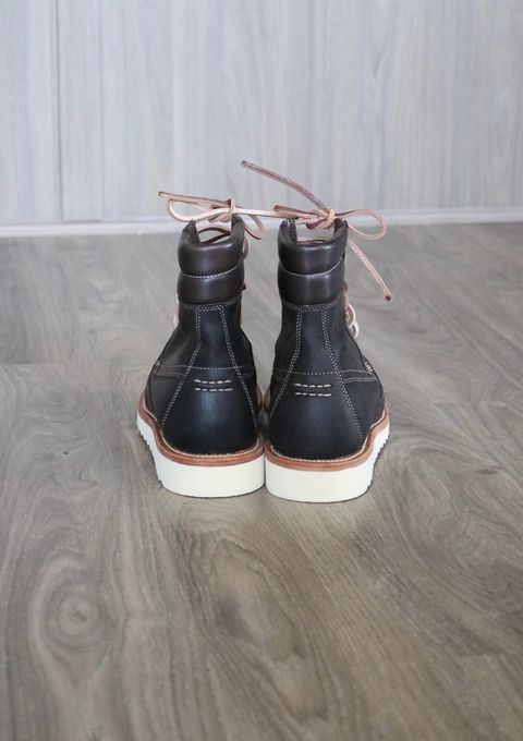 Photo by Swing077 on October 4, 2022 of the Grant Stone Field Boot in C.F. Stead Earth Waxy Commander Suede.