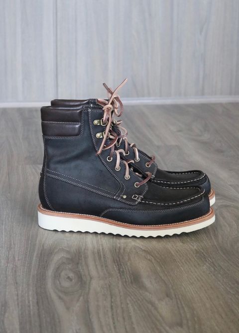 Photo by Swing077 on October 4, 2022 of the Grant Stone Field Boot in C.F. Stead Earth Waxy Commander Suede.
