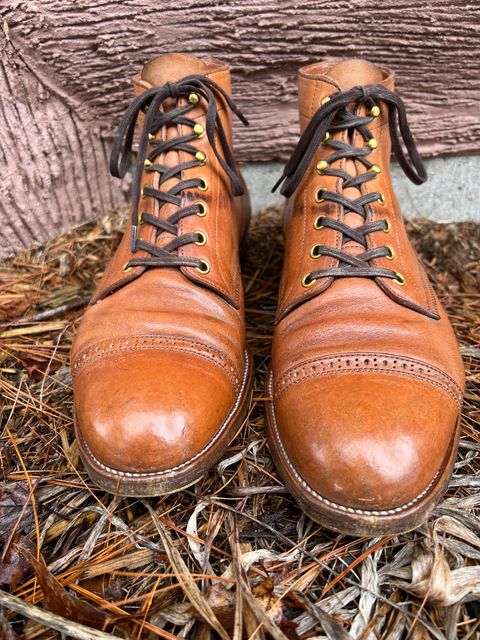 Photo by cronmok on April 1, 2023 of the Iron Boots Devil Dog in Maryam Washed Natural Horsefront.