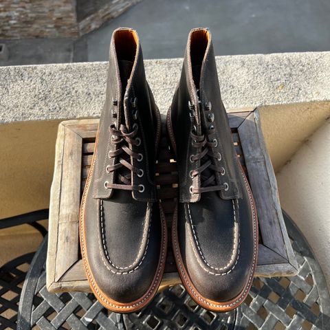 Photo by timothvn on October 5, 2024 of the Grant Stone Brass Boot in C.F. Stead Storm Waxy Commander Suede.