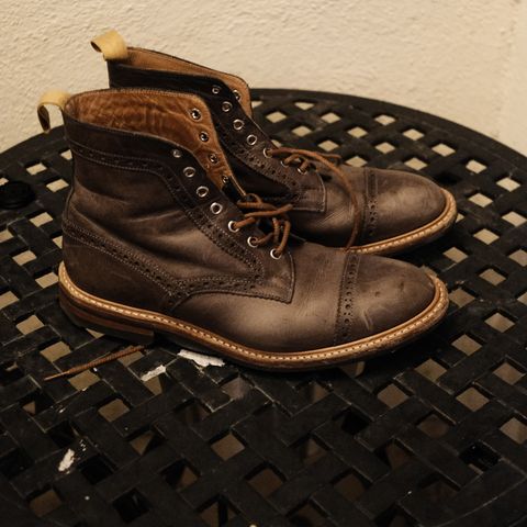 Photo by timothvn on December 6, 2023 of the Tricker's x Division Road Eaton Boot in Horween Timber Wolf Dublin.