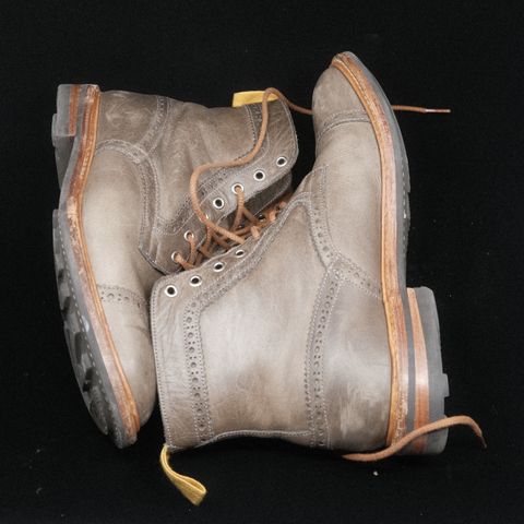 Photo by timothvn on March 6, 2024 of the Tricker's x Division Road Eaton Boot in Horween Timber Wolf Dublin.