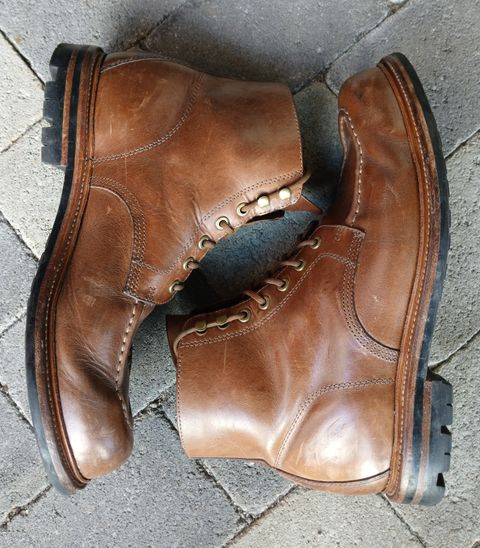 Photo by fjaagewaage on February 1, 2025 of the Grant Stone Brass Boot in Horween Dune Chromexcel.