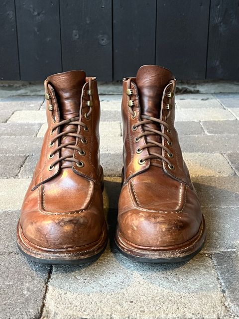 Photo by fjaagewaage on March 2, 2025 of the Grant Stone Brass Boot in Horween Dune Chromexcel.