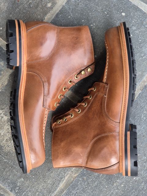 Photo by fjaagewaage on October 1, 2024 of the Grant Stone Brass Boot in Horween Dune Chromexcel.