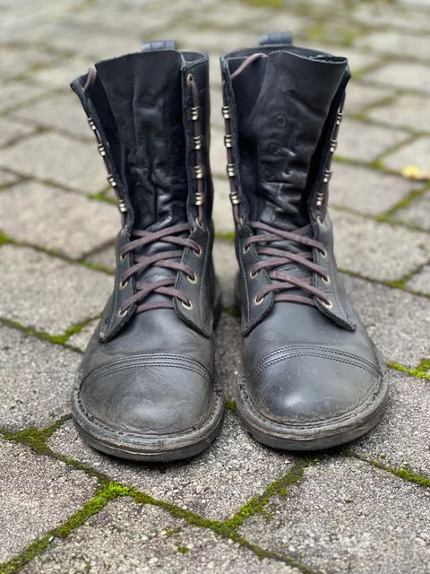 Photo by fjaagewaage on October 15, 2025 of the Jim Green African Trooper Barefoot Boot in Houston Black.