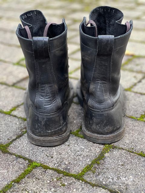 Photo by fjaagewaage on October 15, 2025 of the Jim Green African Trooper Barefoot Boot in Houston Black.