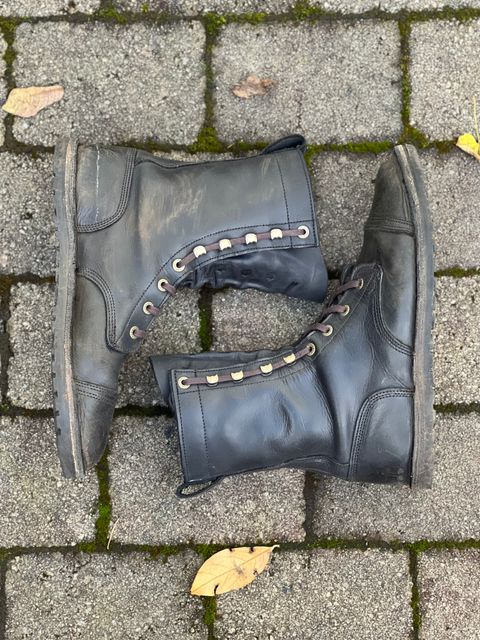 Photo by fjaagewaage on October 15, 2025 of the Jim Green African Trooper Barefoot Boot in Houston Black.