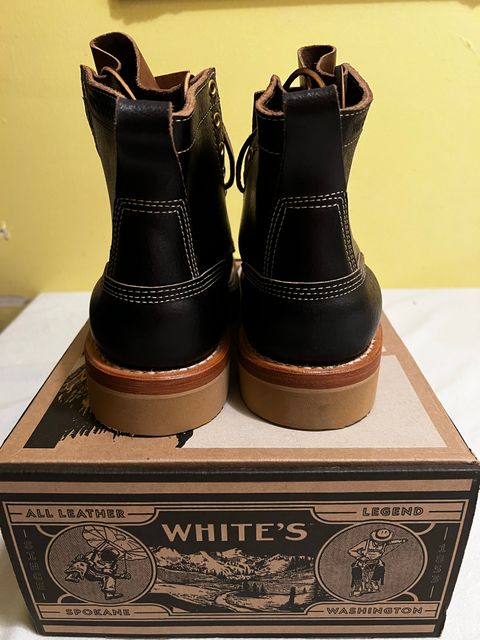 Photo by namelesstree on October 2, 2022 of the White's 350 Cruiser in Horween Black Waxed Flesh.