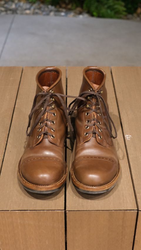 Photo by paranoid on December 3, 2022 of the Julian Boots Bowery in Horween Cigar Shell Cordovan.