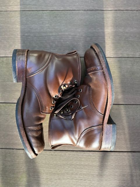Photo by paranoid on February 2, 2023 of the Julian Boots Bowery in Horween Cigar Shell Cordovan.