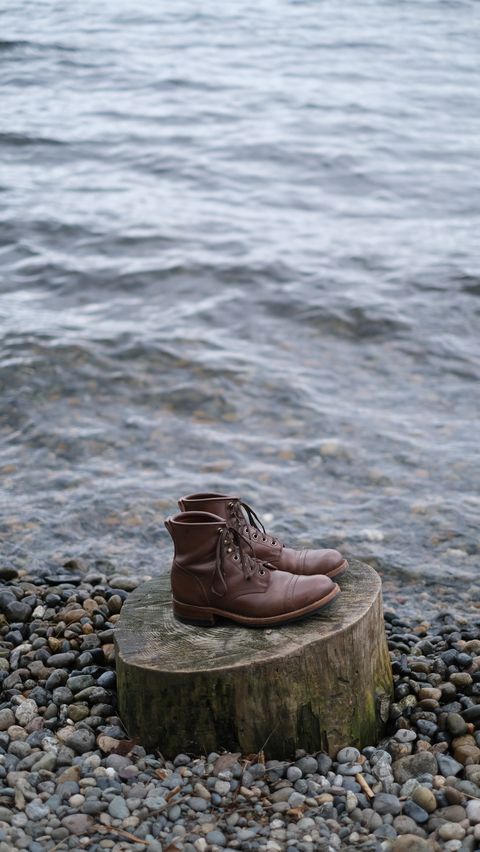 Photo by paranoid on March 2, 2023 of the Julian Boots Bowery in Horween Cigar Shell Cordovan.
