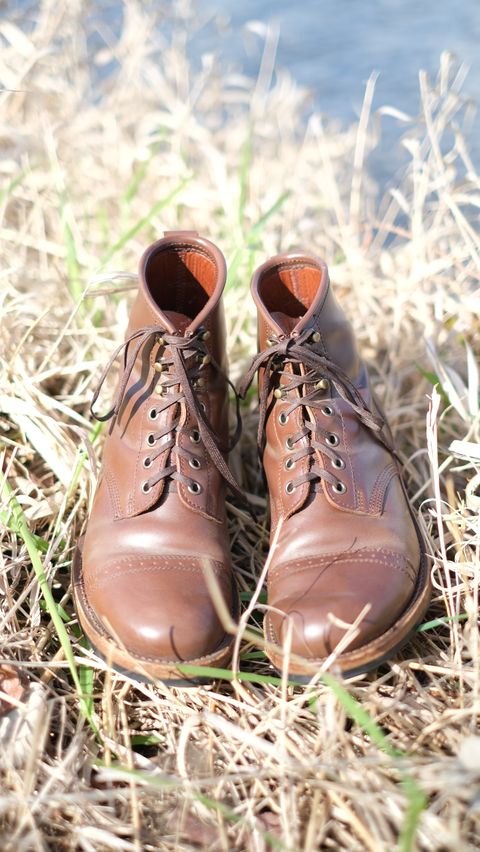 Photo by paranoid on April 2, 2023 of the Julian Boots Bowery in Horween Cigar Shell Cordovan.