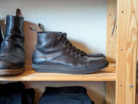 Photo by demo on July 3, 2025 of the Goral x Rose Anvil SMUGS 2.0 in Horween Black Chromexcel.