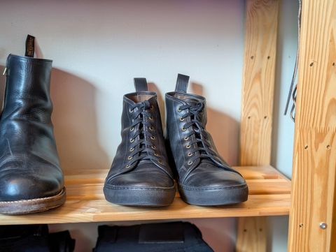Photo by demo on July 3, 2025 of the Goral x Rose Anvil SMUGS 2.0 in Horween Black Chromexcel.