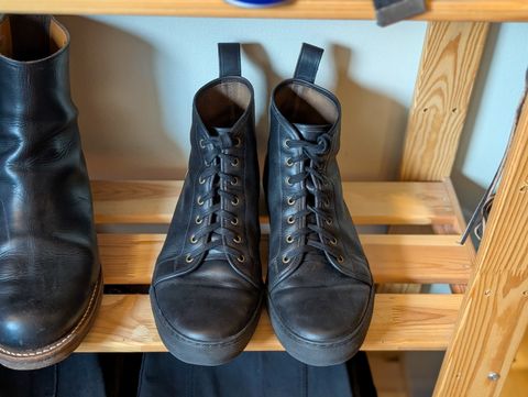 Photo by demo on July 3, 2025 of the Goral x Rose Anvil SMUGS 2.0 in Horween Black Chromexcel.