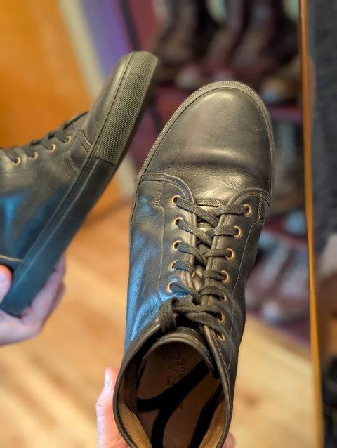 Photo by demo on July 3, 2025 of the Goral x Rose Anvil SMUGS 2.0 in Horween Black Chromexcel.
