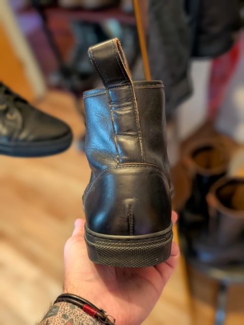 Photo by demo on July 3, 2025 of the Goral x Rose Anvil SMUGS 2.0 in Horween Black Chromexcel.