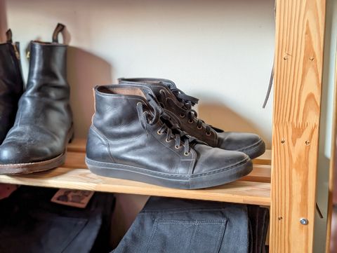 Photo by demo on August 9, 2025 of the Goral x Rose Anvil SMUGS 2.0 in Horween Black Chromexcel.