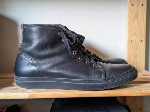 Photo by demo on August 9, 2025 of the Goral x Rose Anvil SMUGS 2.0 in Horween Black Chromexcel.