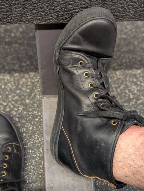 Photo by demo on August 7, 2025 of the Goral x Rose Anvil SMUGS 2.0 in Horween Black Chromexcel.