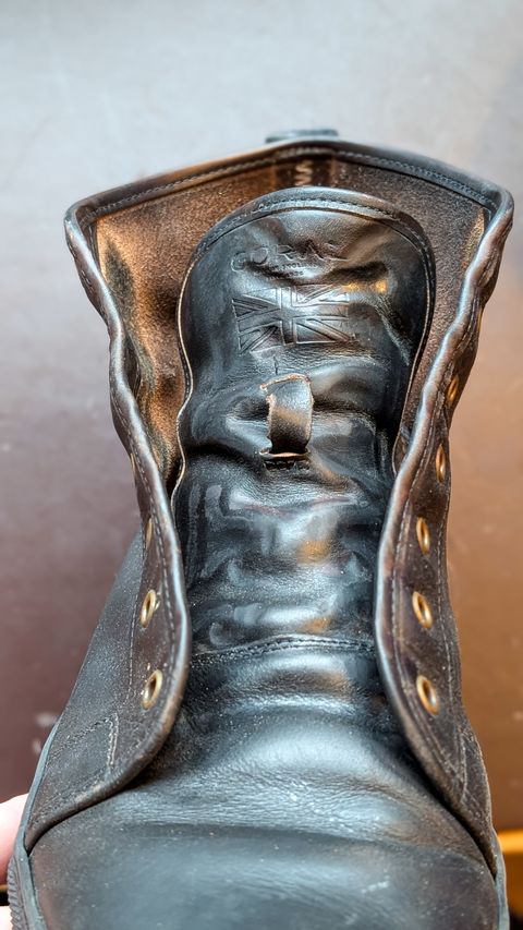 Photo by demo on February 14, 2026 of the Goral x Rose Anvil SMUGS 2.0 in Horween Black Chromexcel.