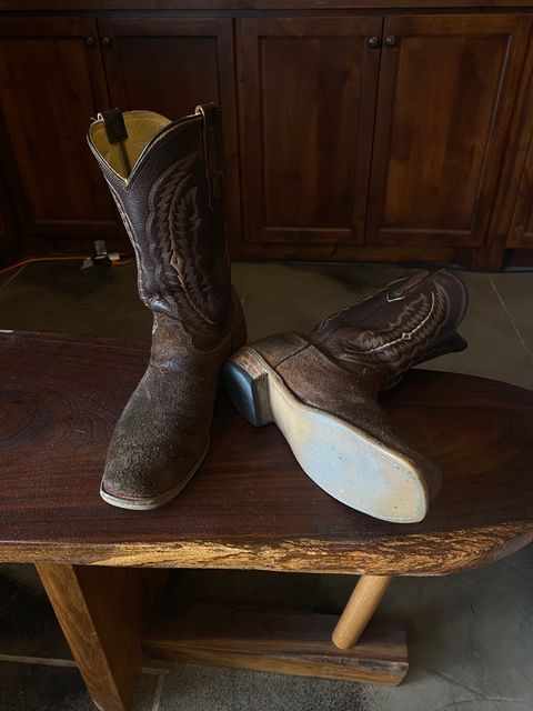 Photo by ChuckNasty on June 21, 2025 of the Fenoglio The Weldon in Brown Roughout Cowhide.