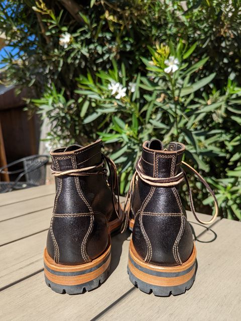Photo by joeljackson on October 1, 2022 of the Truman Unlisted Model in Horween Black Waxed Flesh.