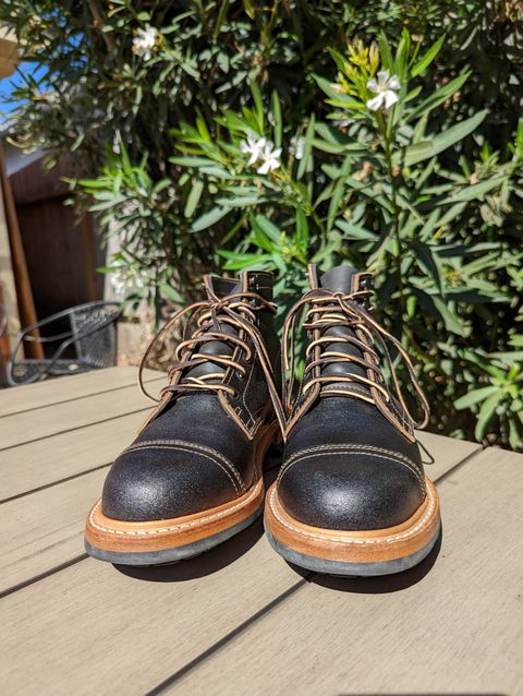 Photo by joeljackson on October 1, 2022 of the Truman Unlisted Model in Horween Black Waxed Flesh.