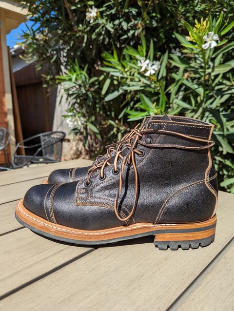 Photo by joeljackson on October 1, 2022 of the Truman Unlisted Model in Horween Black Waxed Flesh.