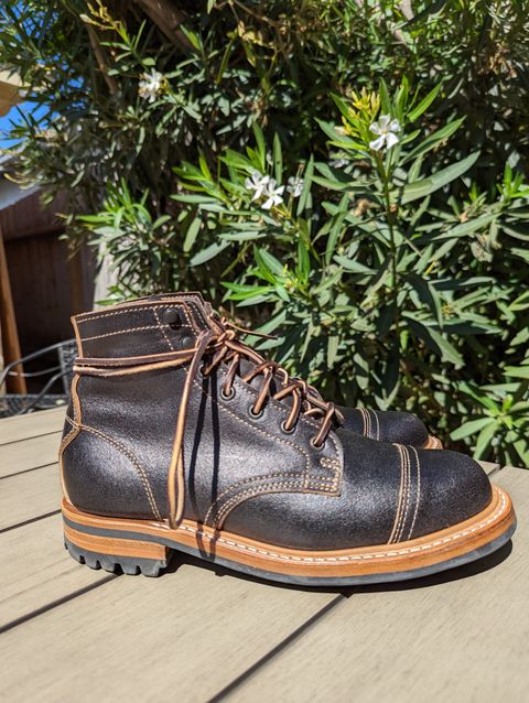Photo by joeljackson on October 1, 2022 of the Truman Unlisted Model in Horween Black Waxed Flesh.