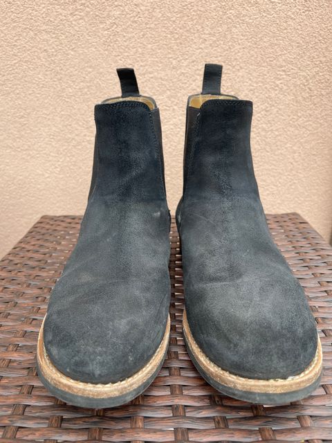 Photo by thelibertytree on December 4, 2022 of the Mark Albert Chelsea Boot in C.F. Stead Black Waxy Commander Suede.