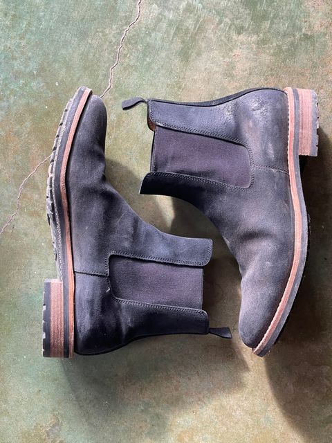 Photo by thelibertytree on January 2, 2023 of the Mark Albert Chelsea Boot in C.F. Stead Black Waxy Commander Suede.