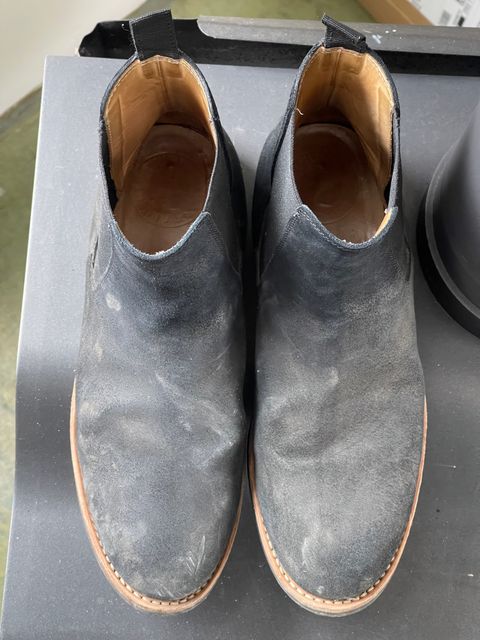Photo by thelibertytree on January 2, 2023 of the Mark Albert Chelsea Boot in C.F. Stead Black Waxy Commander Suede.