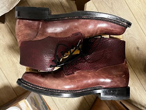 Photo by selvedge_and_welted on January 1, 2025 of the Arno Galno in Maryam Burgundy TPR Horsebutt & Law Tanning Black Cherry Big Horn Shrunken Bison.