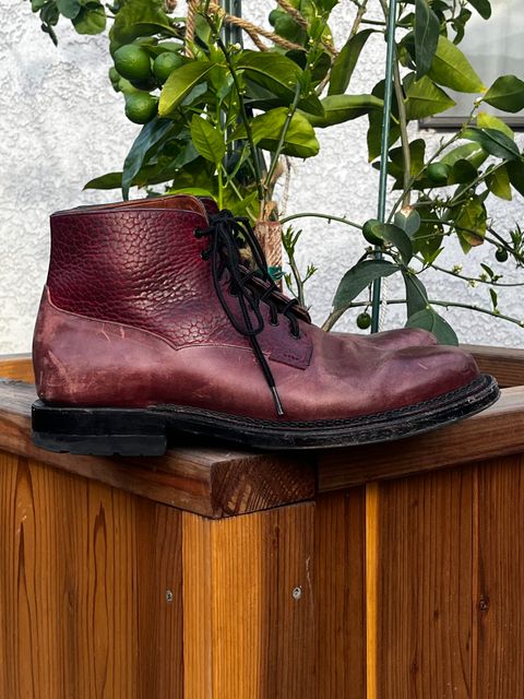 Photo by selvedge_and_welted on March 2, 2025 of the Arno Galno in Maryam Burgundy TPR Horsebutt & Law Tanning Black Cherry Big Horn Shrunken Bison.